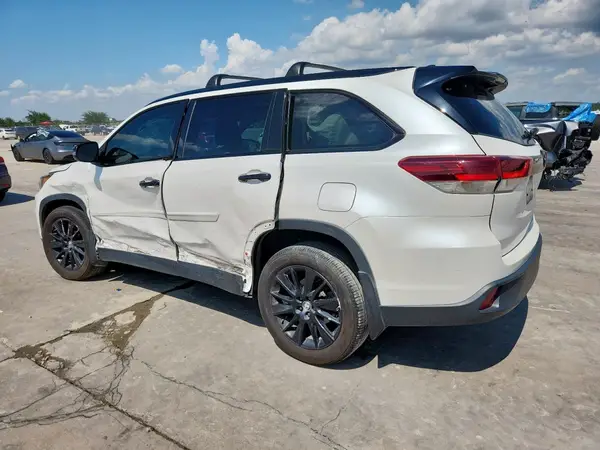 5TDKZRFHXKS331958 2019 TOYOTA HIGHLANDER - Image 2