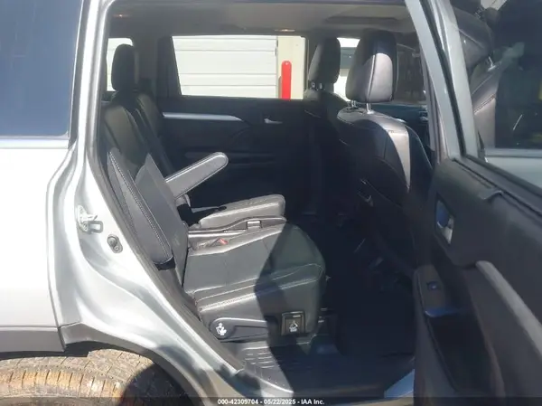 5TDKZRFHXKS333564 2019 TOYOTA HIGHLANDER - Image 8