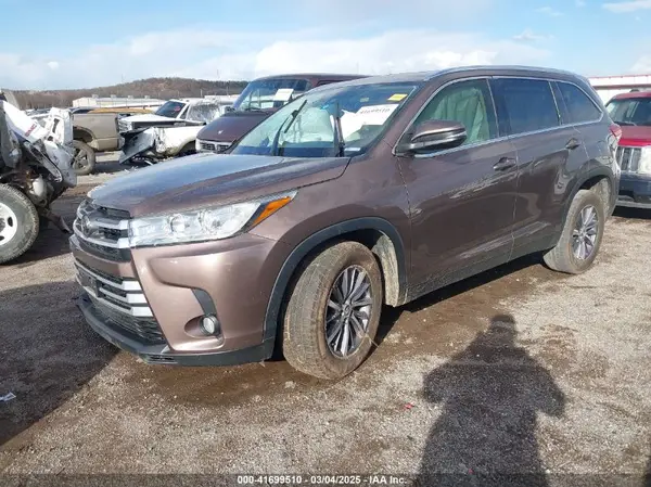 5TDKZRFHXKS334293 2019 TOYOTA HIGHLANDER - Image 2