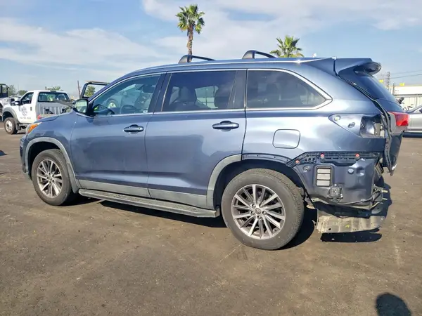 5TDKZRFHXKS335685 2019 TOYOTA HIGHLANDER - Image 2
