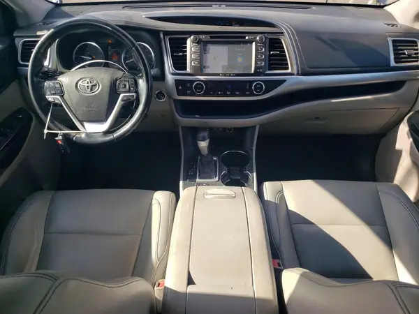 5TDKZRFHXKS335685 2019 TOYOTA HIGHLANDER - Image 8