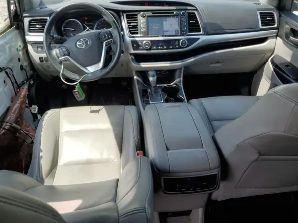 5TDKZRFHXKS341258 2019 TOYOTA HIGHLANDER - Image 8