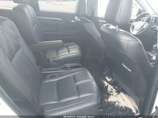 5TDKZRFHXKS349442 2019 TOYOTA HIGHLANDER - Image 8