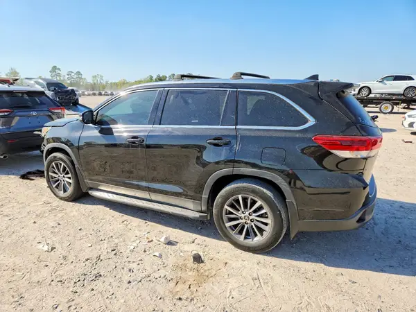 5TDKZRFHXKS350901 2019 TOYOTA HIGHLANDER - Image 2