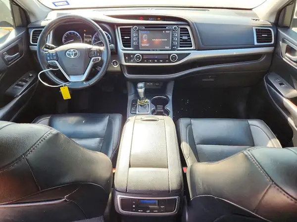 5TDKZRFHXKS350901 2019 TOYOTA HIGHLANDER - Image 8