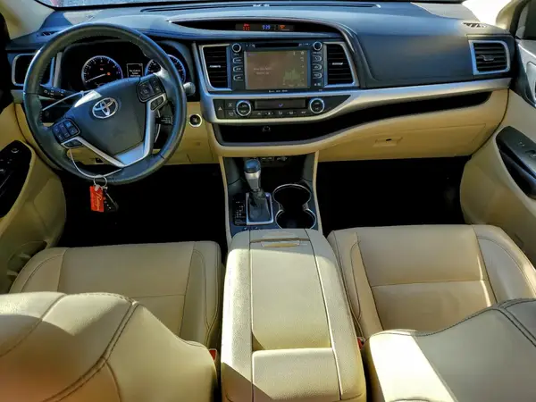 5TDKZRFHXKS352194 2019 TOYOTA HIGHLANDER - Image 8