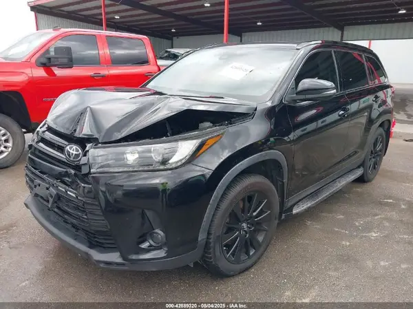 5TDKZRFHXKS356682 2019 TOYOTA HIGHLANDER - Image 2
