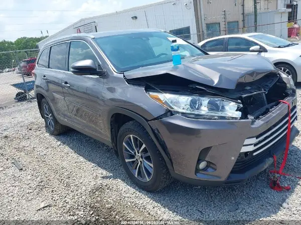 5TDKZRFHXKS366225 2019 TOYOTA HIGHLANDER - Image 1
