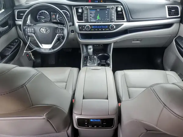 5TDKZRFHXKS552573 2019 TOYOTA HIGHLANDER - Image 8