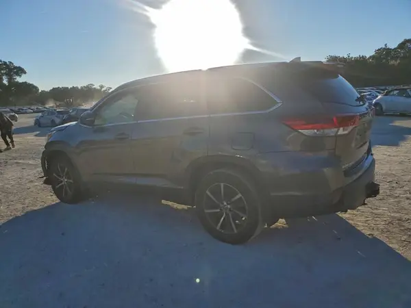 5TDKZRFHXKS553352 2019 TOYOTA HIGHLANDER - Image 2