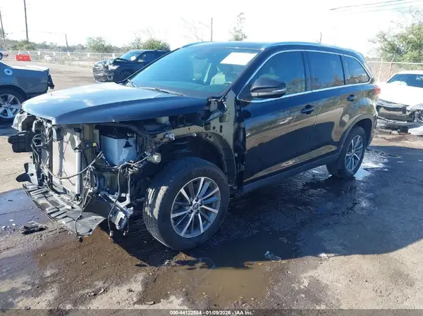5TDKZRFHXKS553691 2019 TOYOTA HIGHLANDER - Image 2