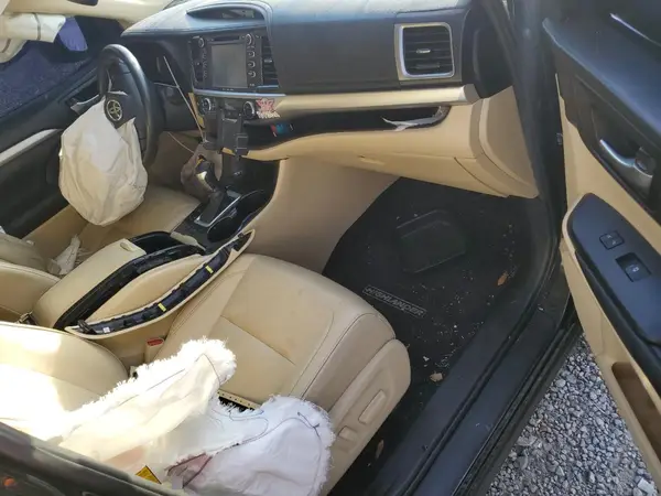 5TDKZRFHXKS554940 2019 TOYOTA HIGHLANDER - Image 8