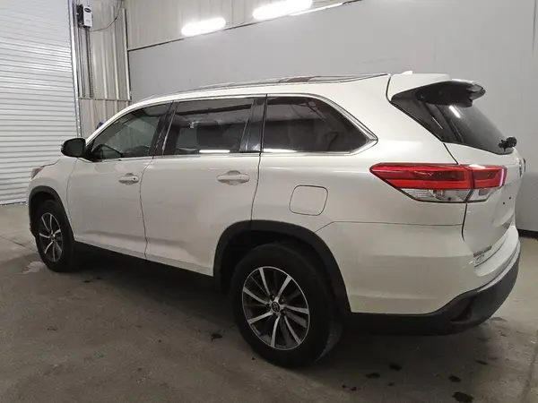 5TDKZRFHXKS556199 2019 TOYOTA HIGHLANDER - Image 2