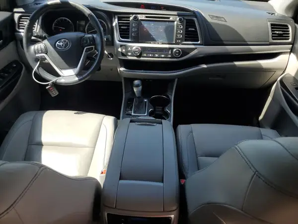 5TDKZRFHXKS556333 2019 TOYOTA HIGHLANDER - Image 8