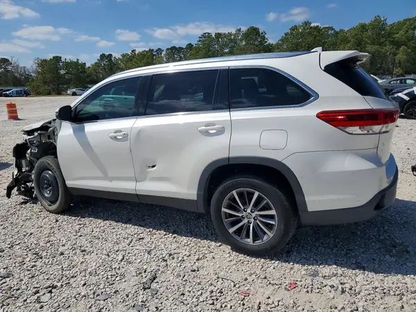 5TDKZRFHXKS558065 2019 TOYOTA HIGHLANDER - Image 2