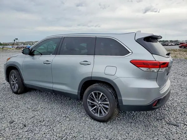 5TDKZRFHXKS558308 2019 TOYOTA HIGHLANDER - Image 2