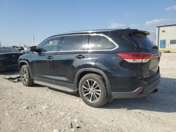 5TDKZRFHXKS558664 2019 TOYOTA HIGHLANDER - Image 2