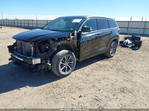 5TDKZRFHXKS559023 2019 TOYOTA HIGHLANDER - Image 2