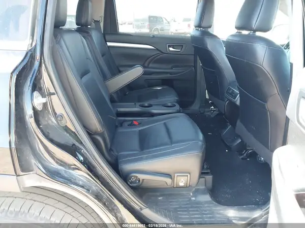 5TDKZRFHXKS559023 2019 TOYOTA HIGHLANDER - Image 8
