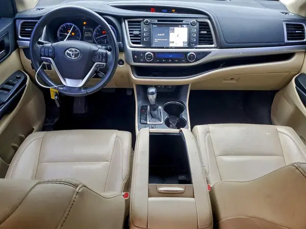 5TDKZRFHXKS559622 2019 TOYOTA HIGHLANDER - Image 8