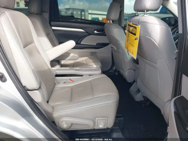5TDKZRFHXKS560205 2019 TOYOTA HIGHLANDER - Image 8
