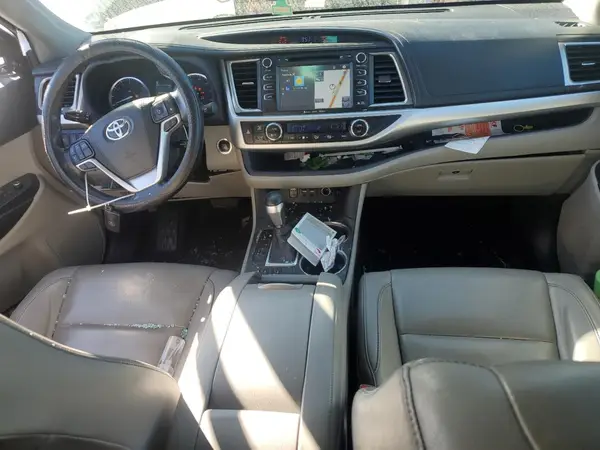 5TDKZRFHXKS560673 2019 TOYOTA HIGHLANDER - Image 8