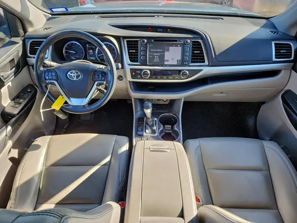 5TDKZRFHXKS560768 2019 TOYOTA HIGHLANDER - Image 8