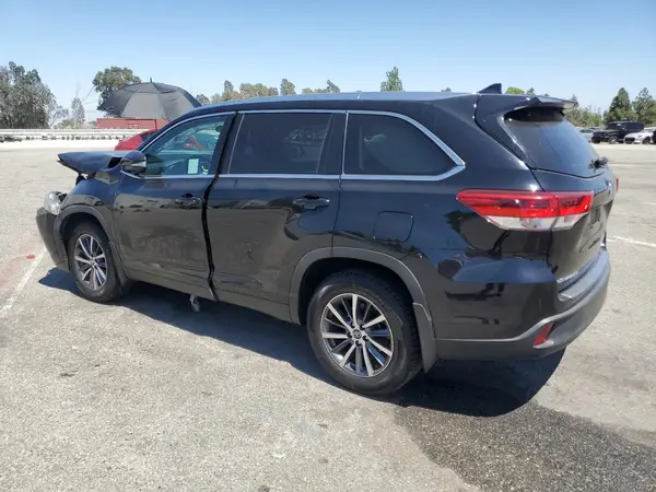 5TDKZRFHXKS561726 2019 TOYOTA HIGHLANDER - Image 2
