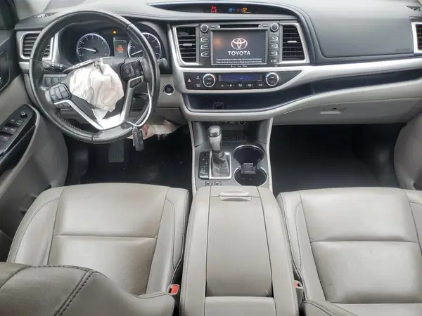 5TDKZRFHXKS561726 2019 TOYOTA HIGHLANDER - Image 8