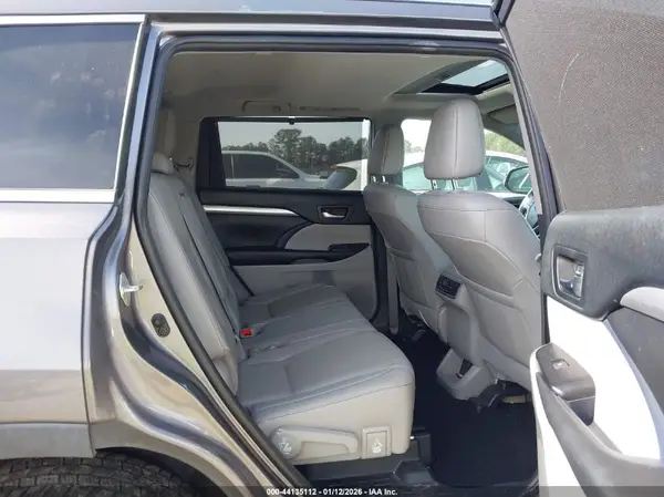 5TDKZRFHXKS562049 2019 TOYOTA HIGHLANDER - Image 8