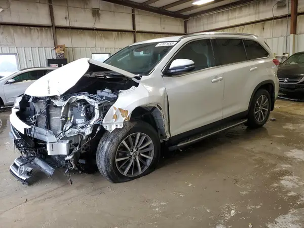 5TDKZRFHXKS562617 2019 TOYOTA HIGHLANDER - Image 1