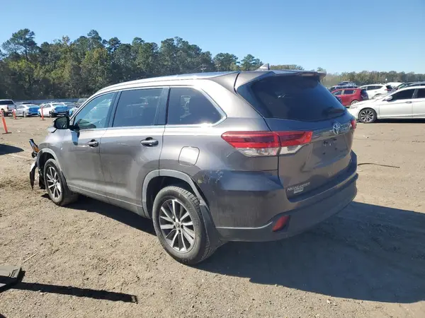 5TDKZRFHXKS564836 2019 TOYOTA HIGHLANDER - Image 2