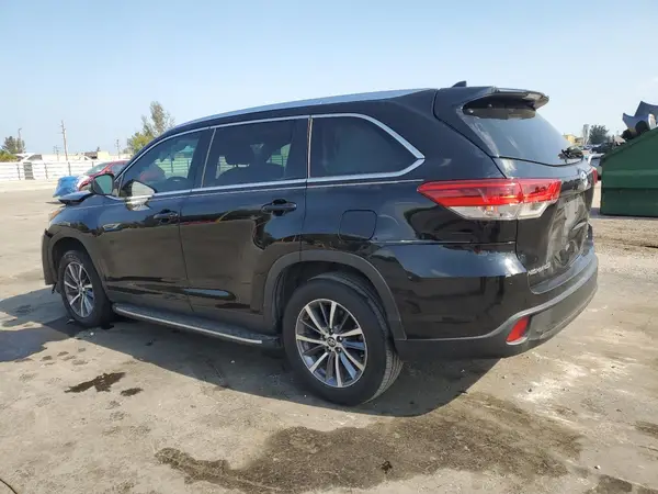 5TDKZRFHXKS565310 2019 TOYOTA HIGHLANDER - Image 2