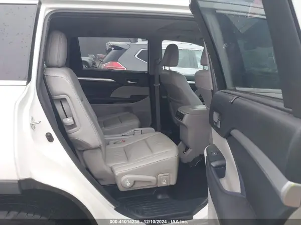 5TDKZRFHXKS565808 2019 TOYOTA HIGHLANDER - Image 8