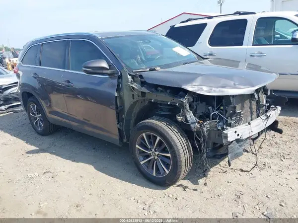 5TDKZRFHXKS567283 2019 TOYOTA HIGHLANDER - Image 1