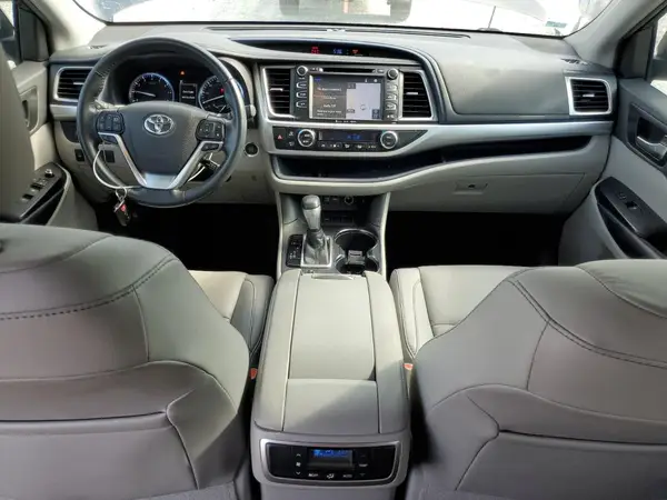 5TDKZRFHXKS567963 2019 TOYOTA HIGHLANDER - Image 8