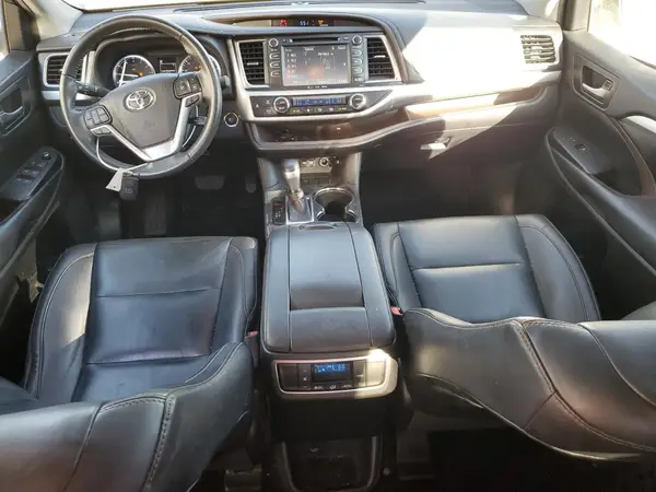 5TDKZRFHXKS568823 2019 TOYOTA HIGHLANDER - Image 8