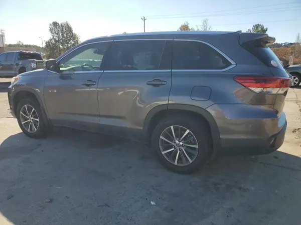 5TDKZRFHXKS572080 2019 TOYOTA HIGHLANDER - Image 2