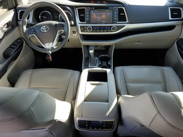 5TDKZRFHXKS572080 2019 TOYOTA HIGHLANDER - Image 8