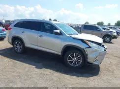 5TDKZRFHXKS572628 2019 TOYOTA HIGHLANDER
