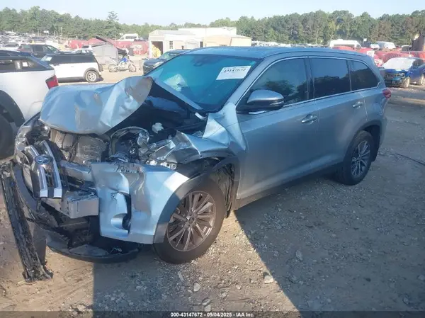 5TDKZRFHXKS574489 2019 TOYOTA HIGHLANDER - Image 2