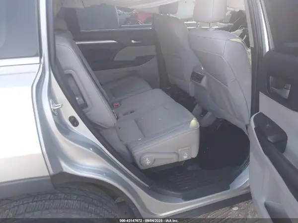 5TDKZRFHXKS574489 2019 TOYOTA HIGHLANDER - Image 8
