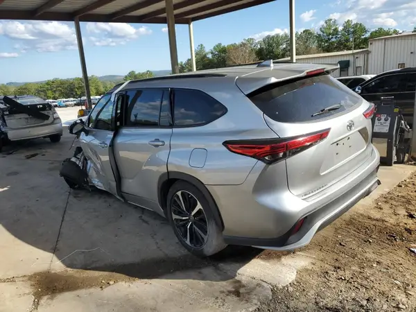 5TDLZRAH0NS104228 2022 TOYOTA HIGHLANDER - Image 2