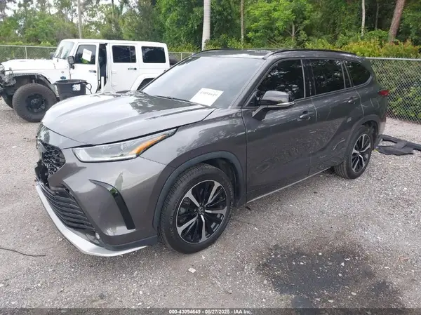 5TDLZRAH0NS130795 2022 TOYOTA HIGHLANDER - Image 2