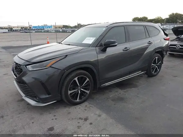 5TDLZRAH0NS131767 2022 TOYOTA HIGHLANDER - Image 2