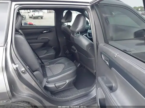 5TDLZRAH0NS131767 2022 TOYOTA HIGHLANDER - Image 8