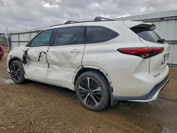 5TDLZRAH1MS071674 2021 TOYOTA HIGHLANDER - Image 2