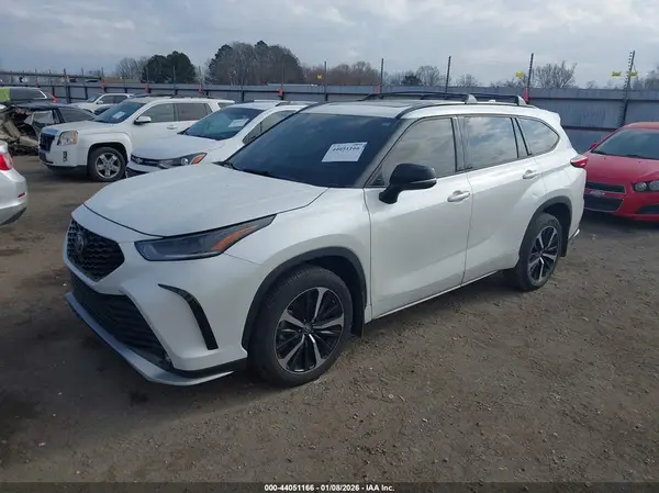5TDLZRAH1MS076020 2021 TOYOTA HIGHLANDER - Image 2