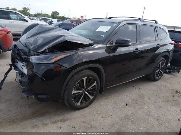 5TDLZRAH1MS081055 2021 TOYOTA HIGHLANDER - Image 2