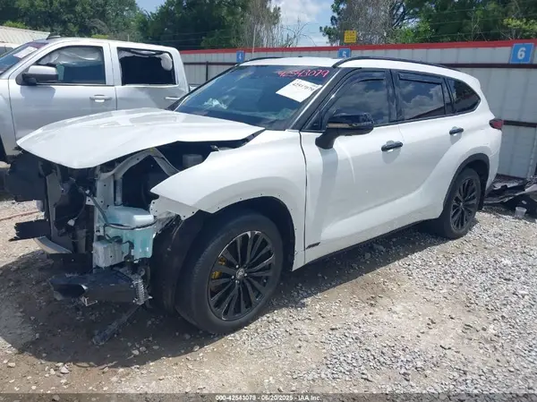 5TDLZRAH1NS098424 2022 TOYOTA HIGHLANDER - Image 2